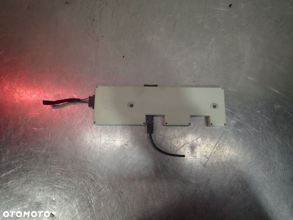 WZMACNIACZ ANTENY BMW E90 325I 2.5 - 2