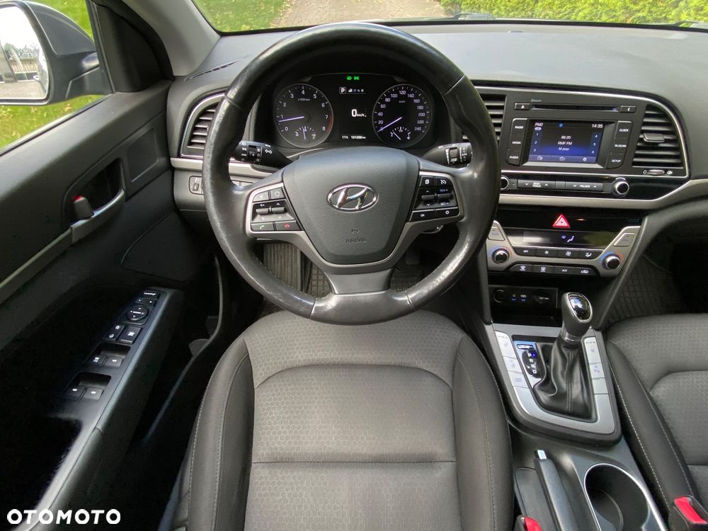 Hyundai Elantra 1.6 Style - 10