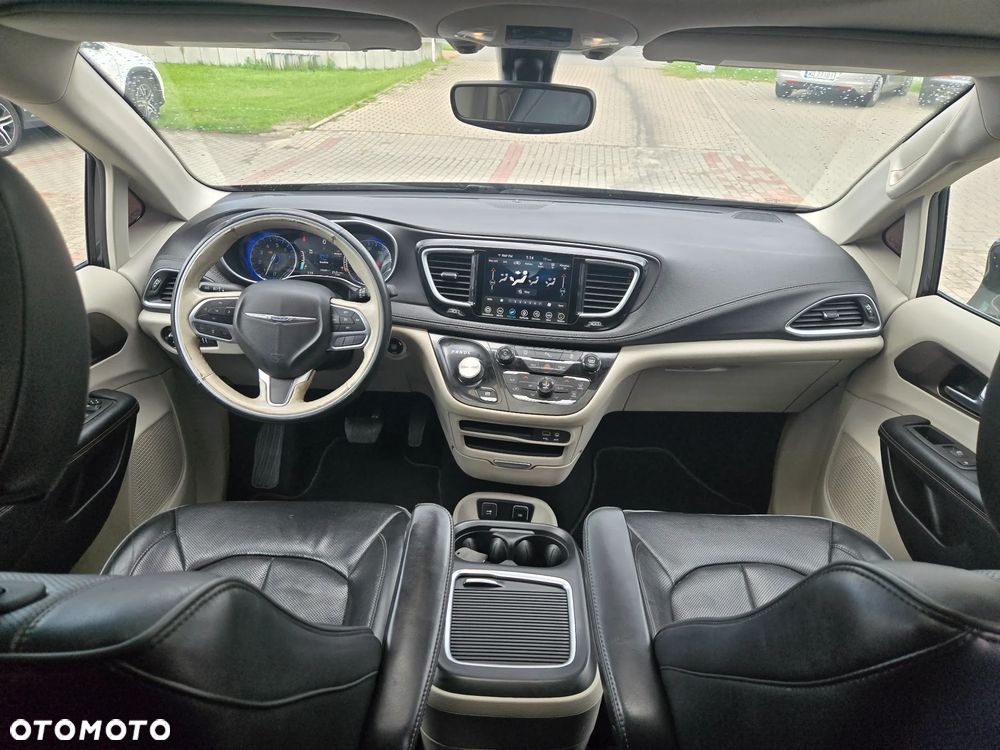 Chrysler Pacifica - 15