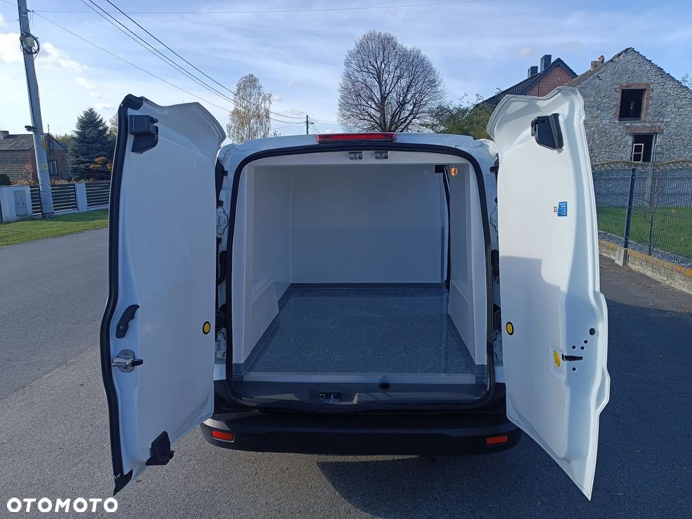 Ford Transit Connect - 13