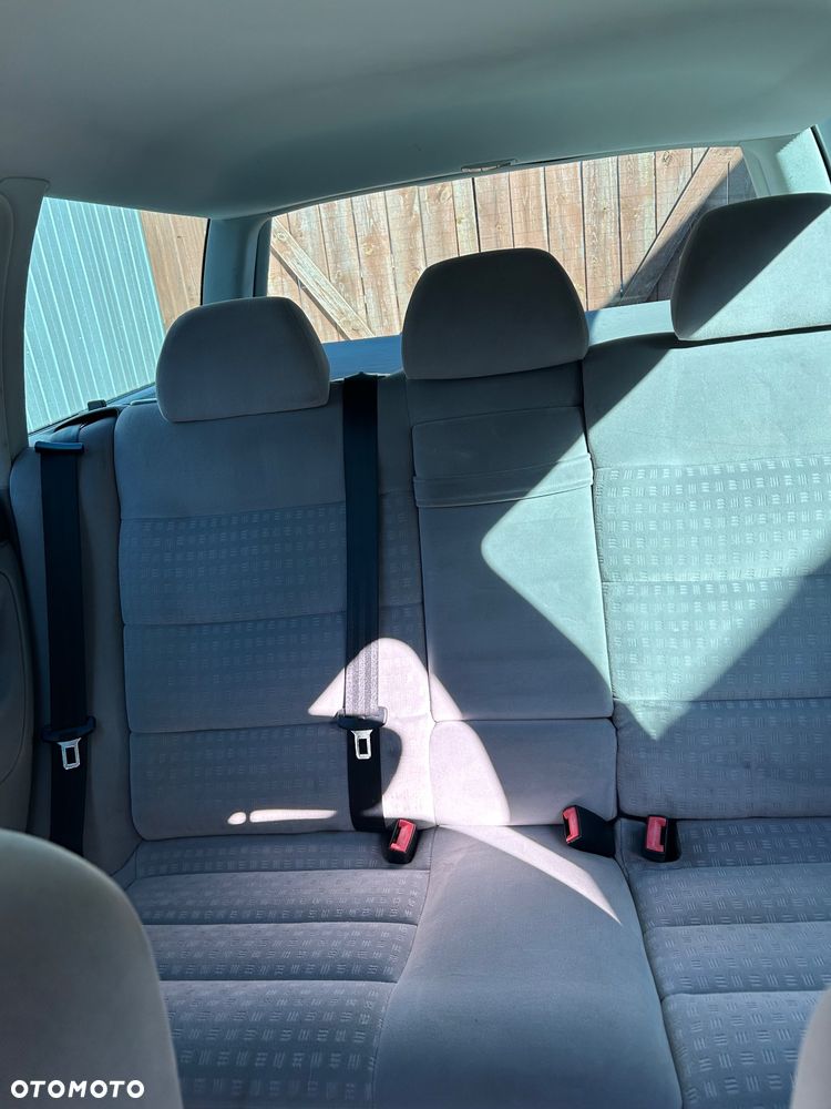 Volkswagen Passat - 13