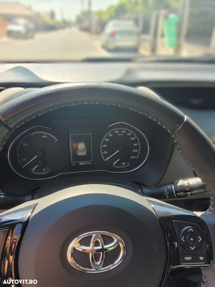 Toyota Yaris 1.5 VVT-i HSD Sol - 9