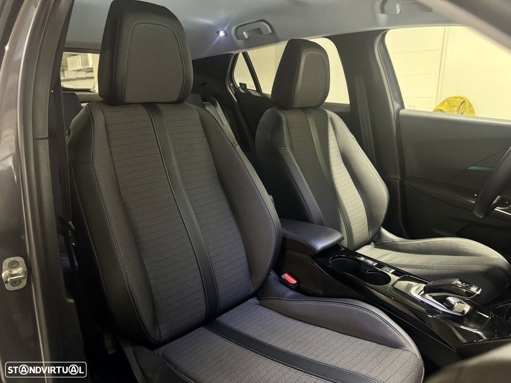 Peugeot 2008 1.2 PureTech Allure Pack EAT8 - 22
