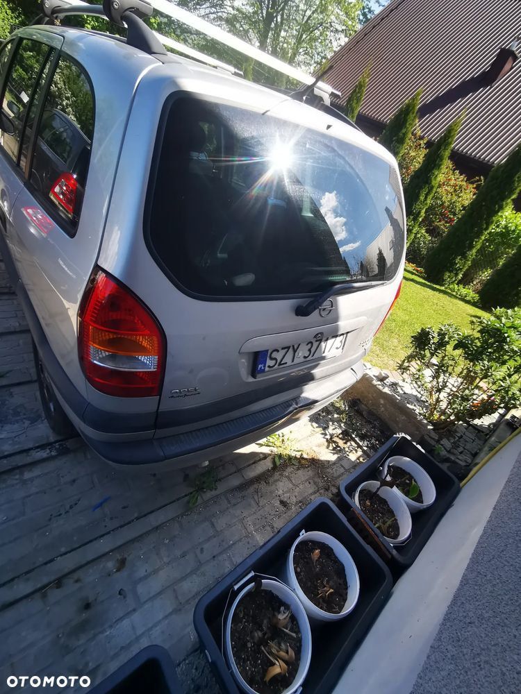 Opel Zafira 1.8 16V Comfort - 4