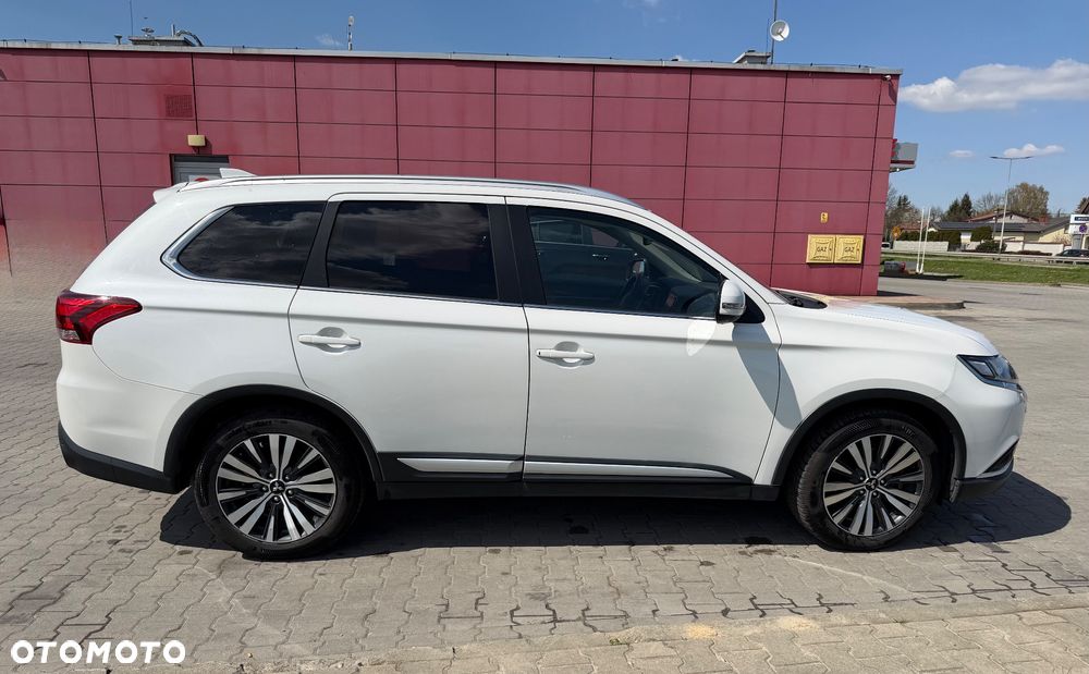 Mitsubishi Outlander 2.0 Instyle + 4WD CVT - 8