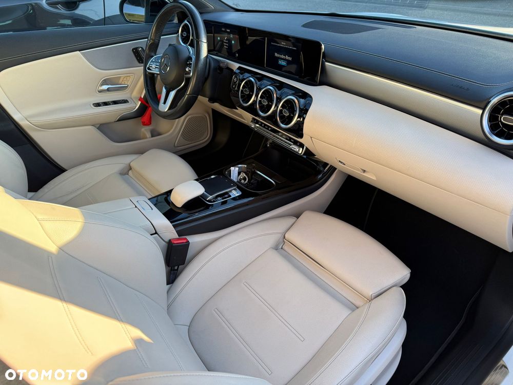 Mercedes-Benz CLA 250 Progressive 7G-DCT - 16