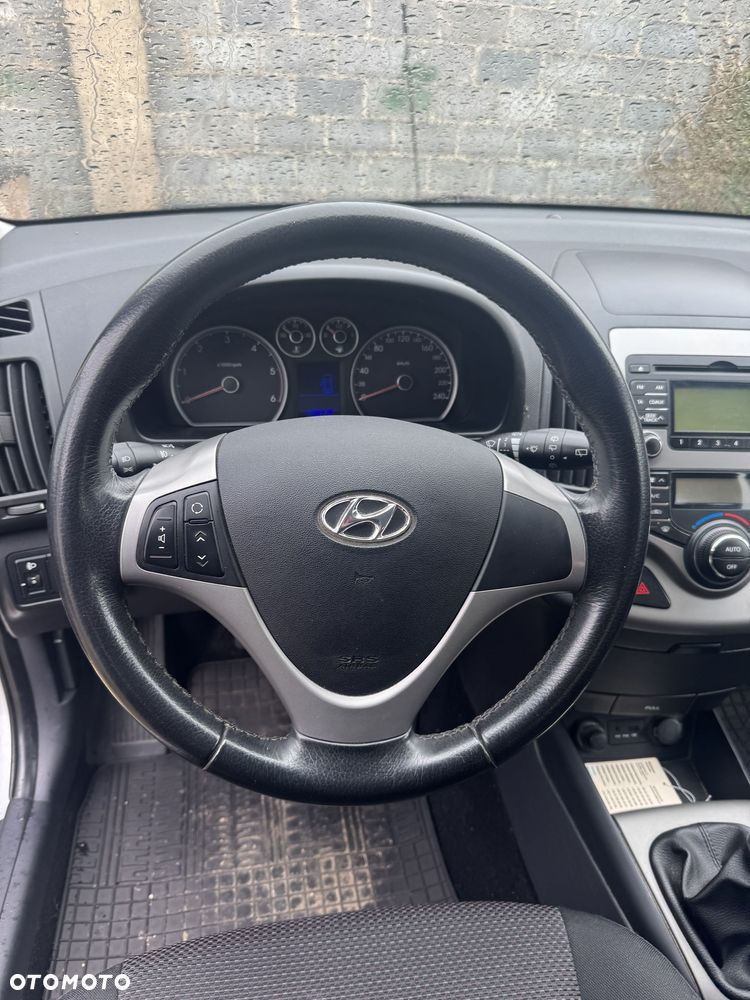 Hyundai i30 1.6 CRDi Comfort EU5 - 9