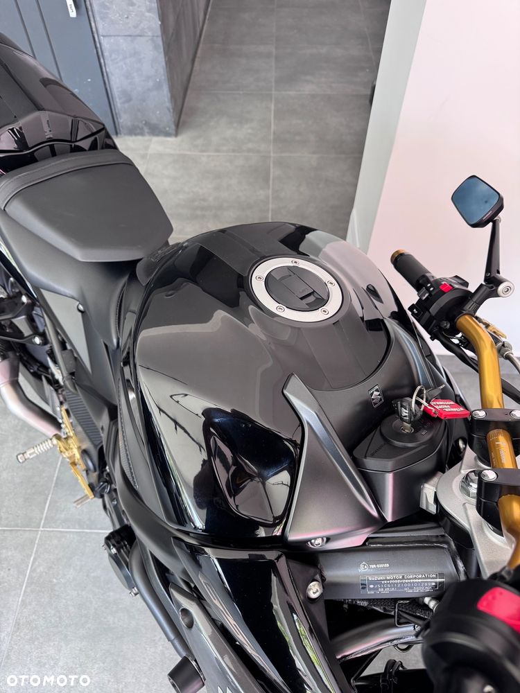 Suzuki GSR - 14