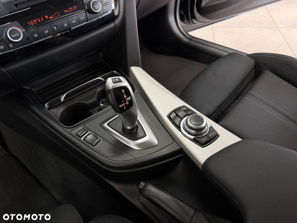 BMW Seria 3 320d Edition M Sport Shadow - 24