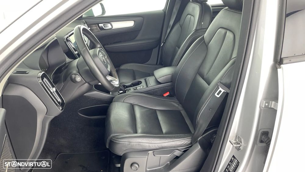 Volvo XC 40 2.0 D4 Momentum Plus AWD - 8