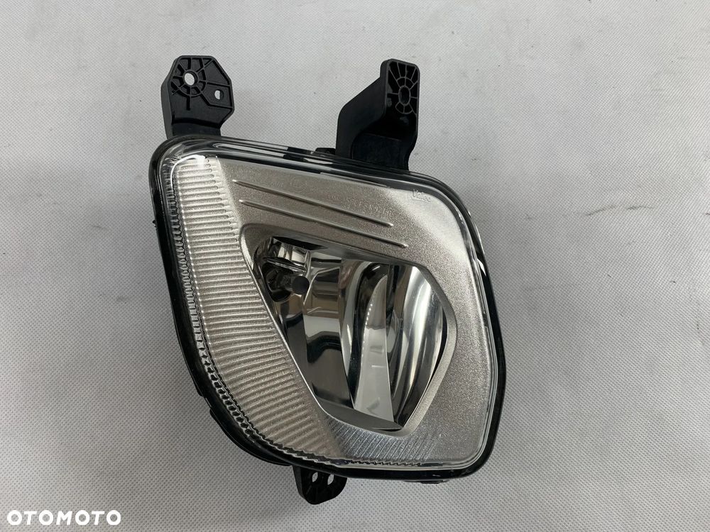 Ford Fiesta mk8 Halogen prawy 17r 2017