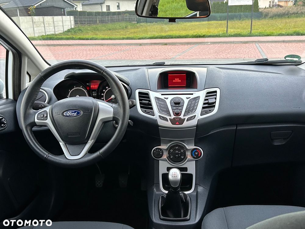 Ford Fiesta 1.25 Champions Edition - 28