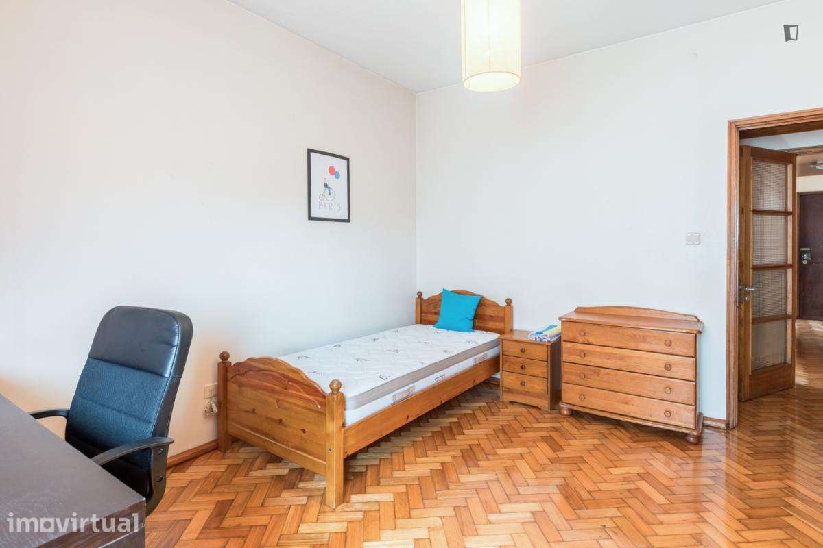 Quarto - localizado em Paranhos Porto - Grande imagem: 5/20