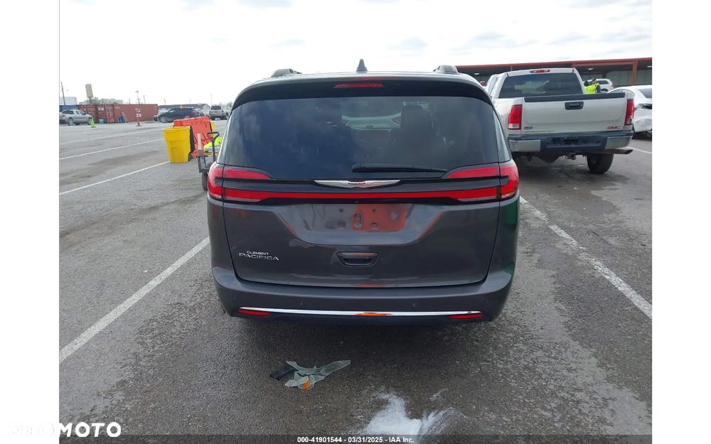 Chrysler Pacifica - 8