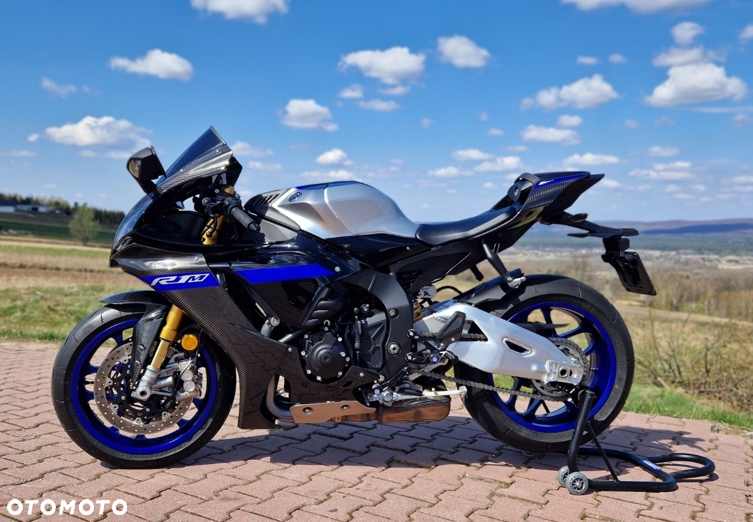 Yamaha R1 - 14