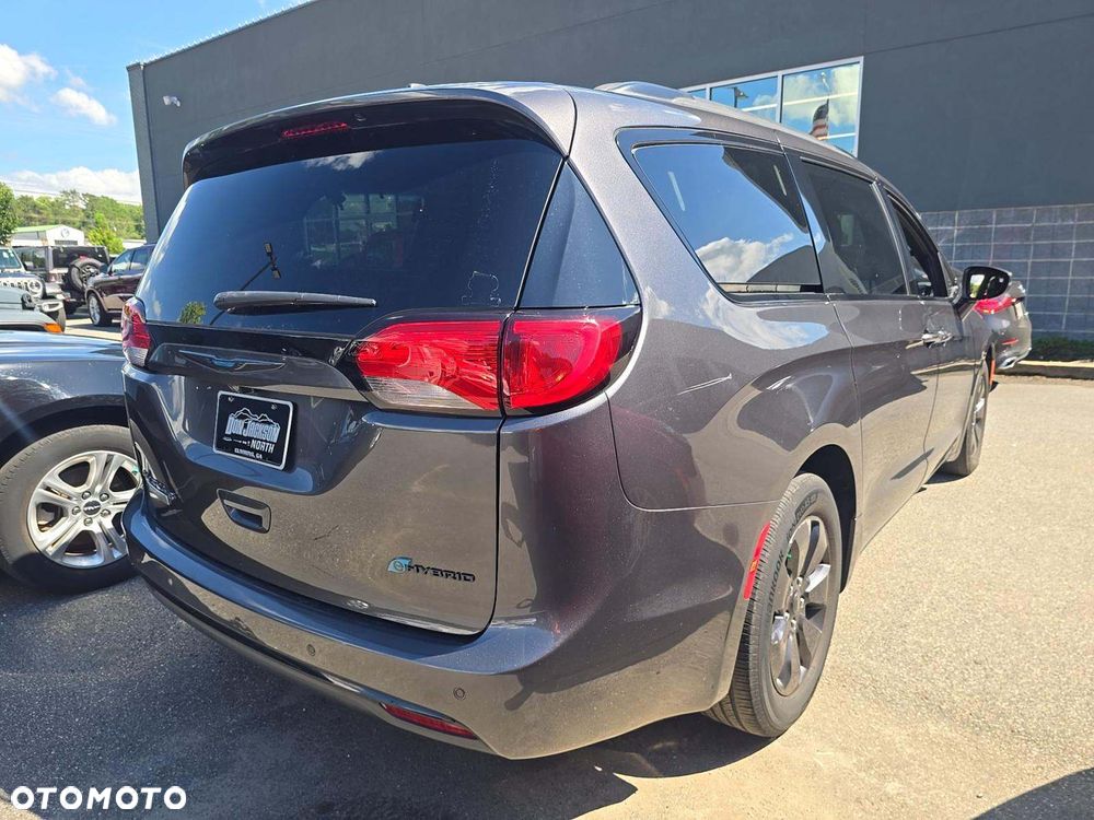 Chrysler Pacifica - 4