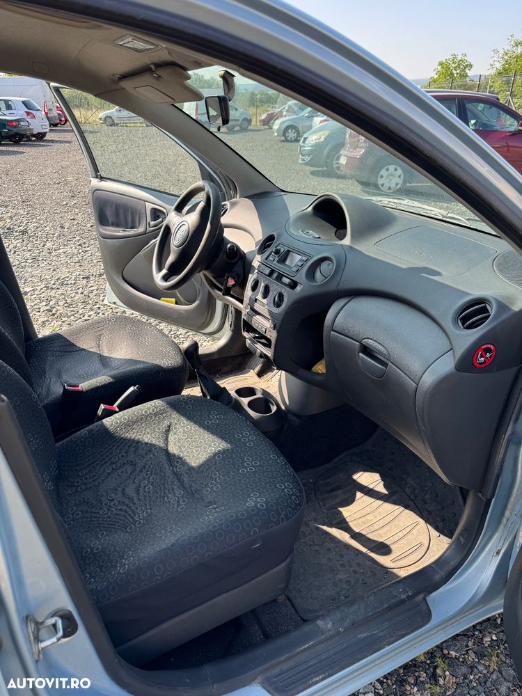 Toyota Yaris 1.0 Base AC - 12
