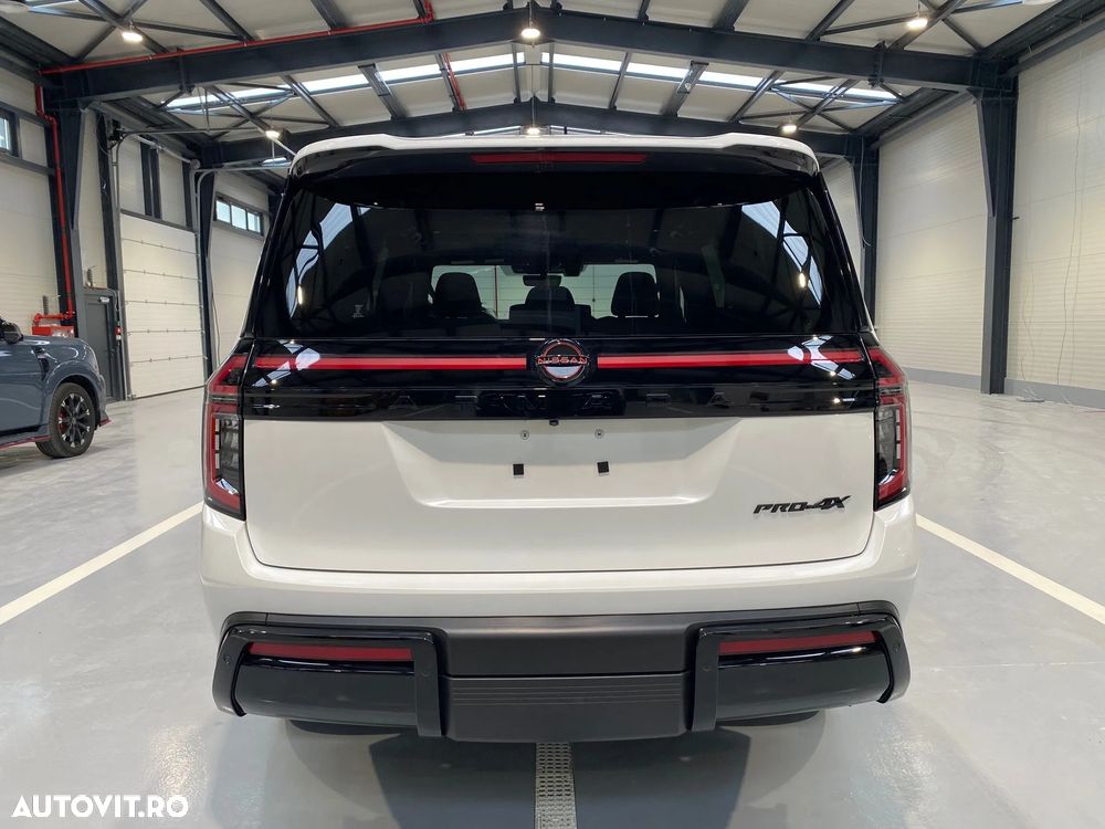 Nissan Armada - 4