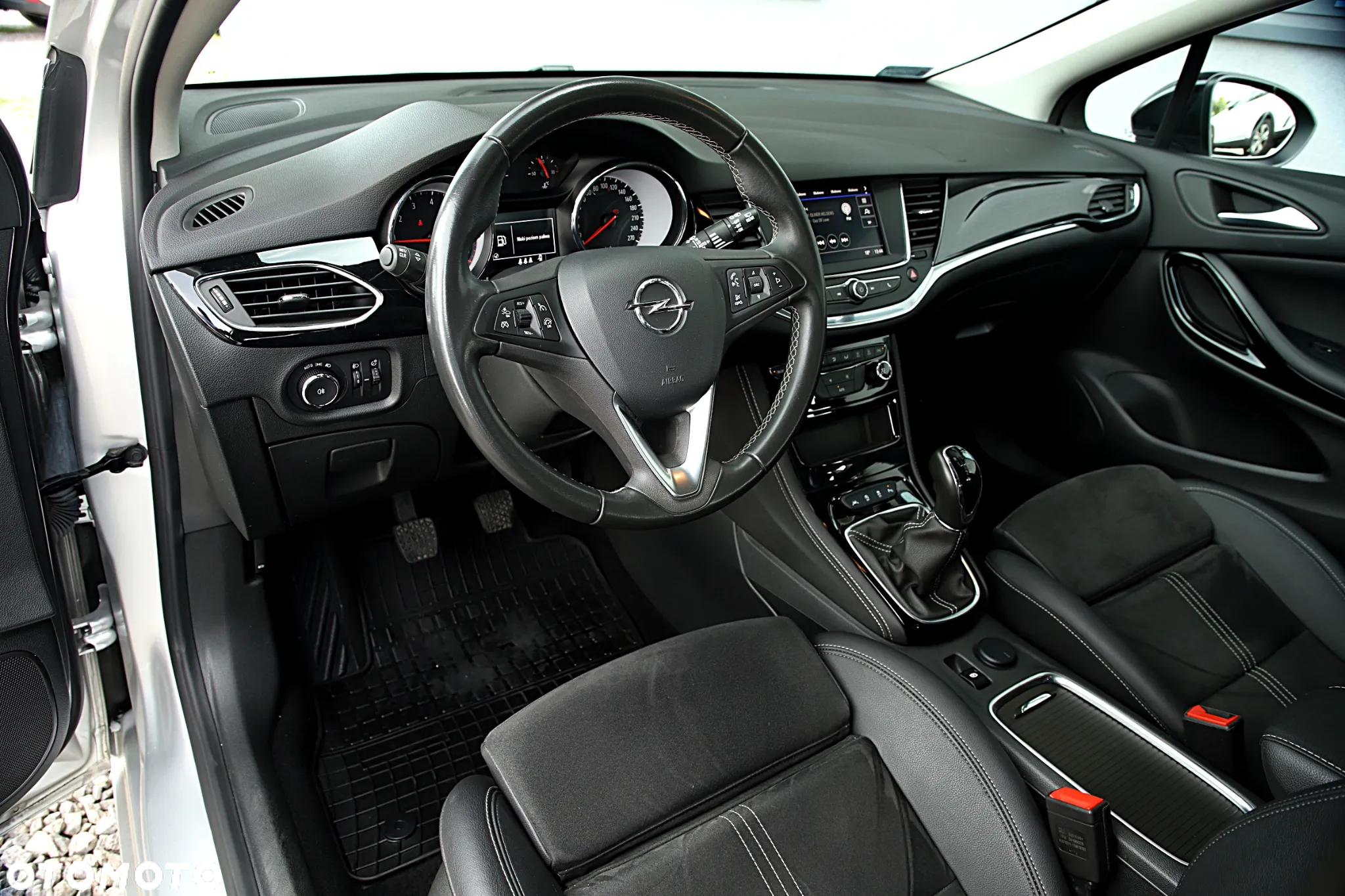 Opel Astra V 1.2 T Elegance S&S - 18