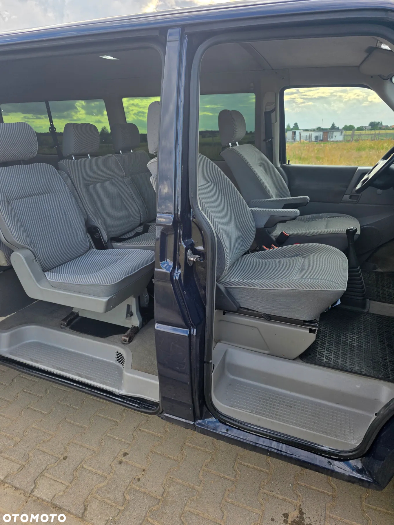 Volkswagen Caravelle - 12