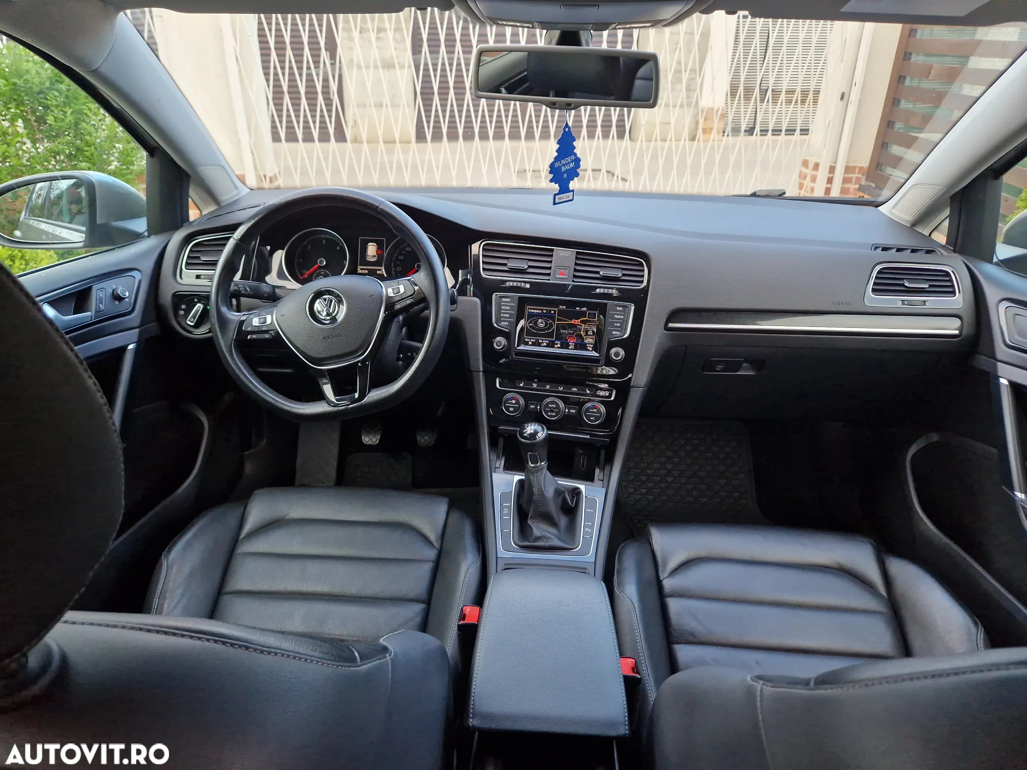 Volkswagen Golf 1.6 TDI DPF BlueMotion Technology Highline - 11