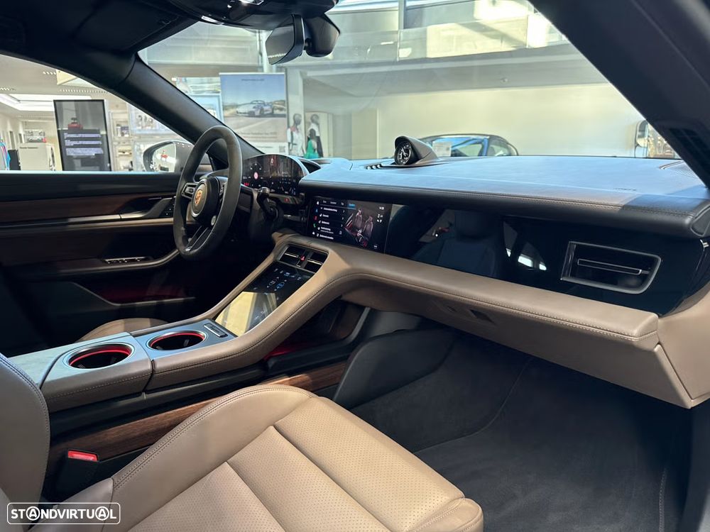 Porsche Taycan Cross Turismo 4S - 19