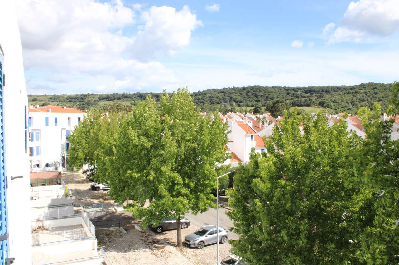 Apartamento T3 com varanda, garagem e terraço em Quinta do Anjo - Grande imagem: 2/11