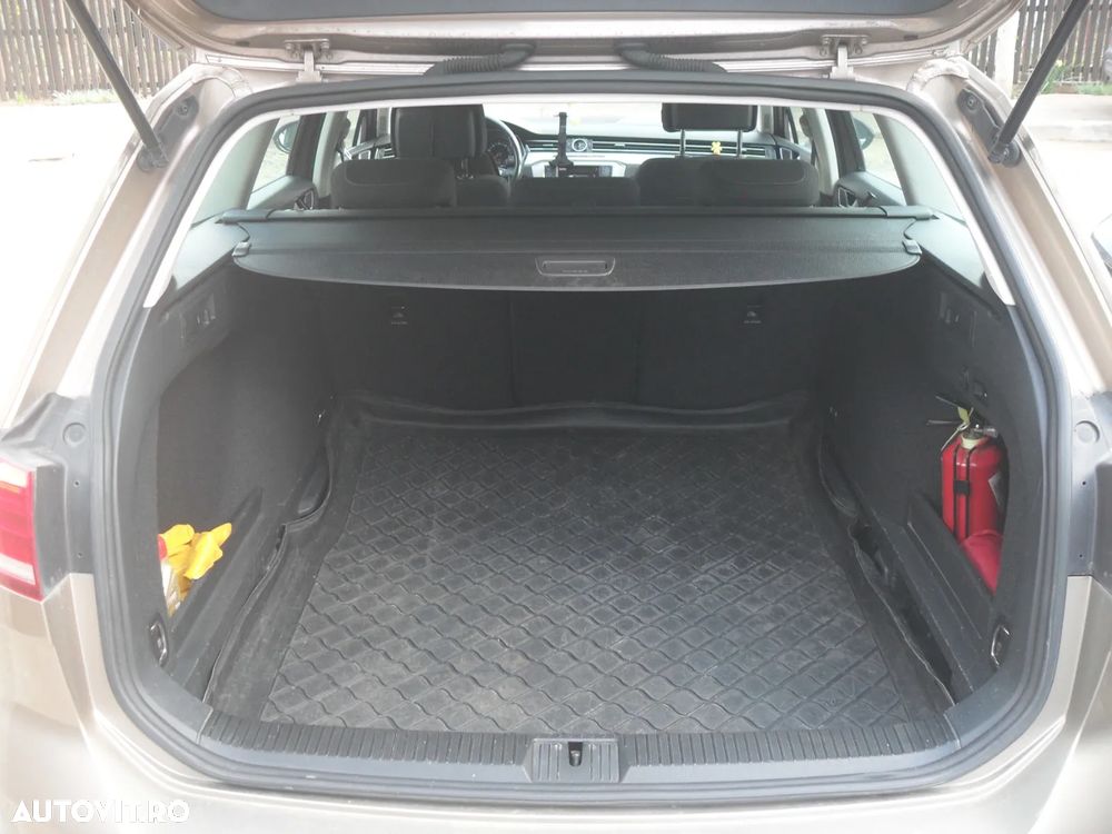 Volkswagen Passat - 11