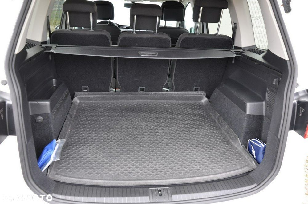 Volkswagen Touran - 23