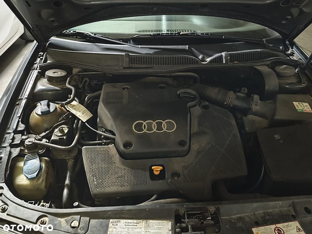 Audi A3 3-drzwiowe 1.6 Ambition - 24
