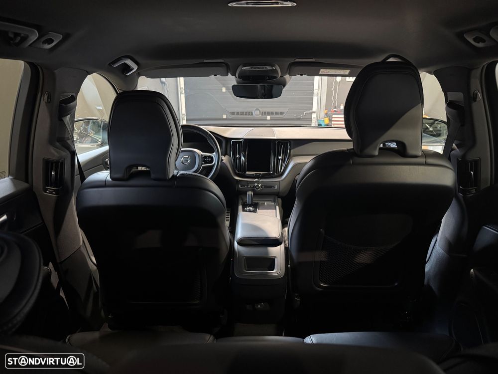 Volvo XC 60 2.0 B4 R-Design Geartronic - 17