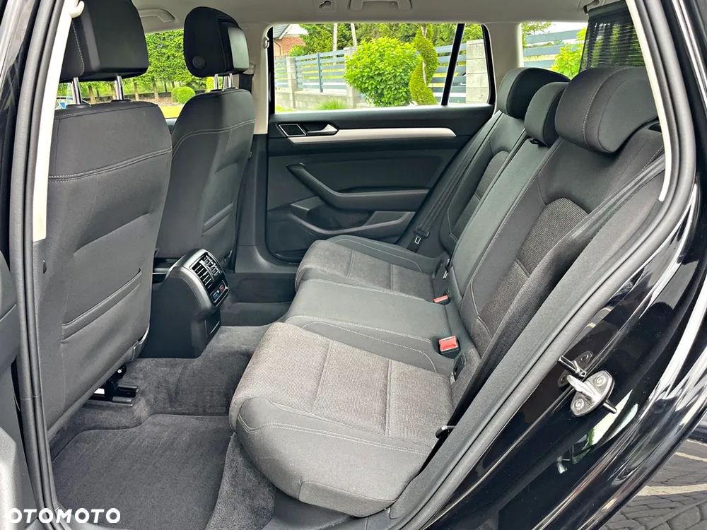 Volkswagen Passat ver-variant-1-5-tsi-opf-dsg-comfortline - 23