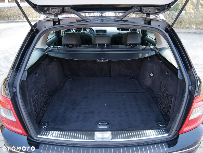 Mercedes-Benz Klasa C 200 Avantgarde Edition - 31