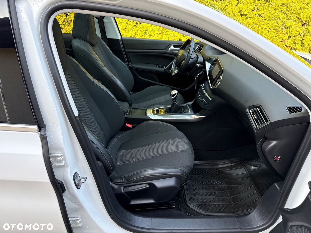 Peugeot 308 BlueHDi 130 Stop & Start Allure Pack - 19