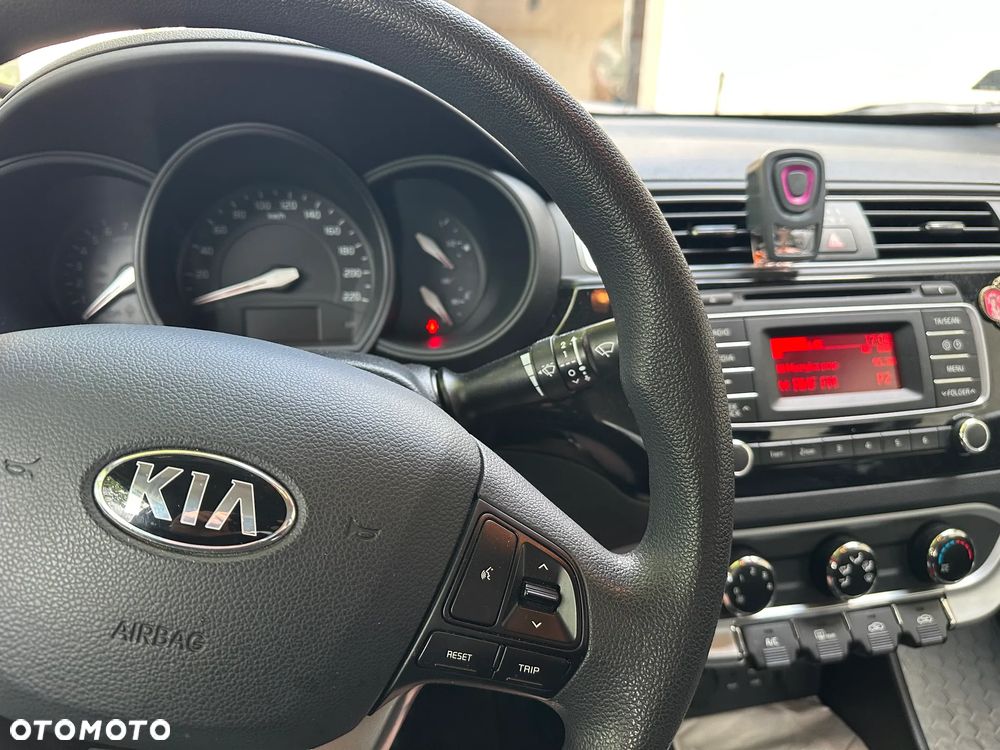 Kia Rio 1.2 L - 3