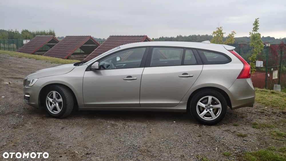 Volvo V60 D2 Momentum - 4