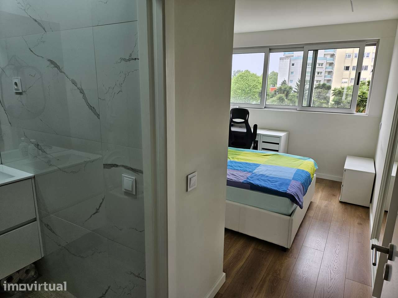 Quarto suíte luminoso em T3 - Ramalde - ideal para profissionais - Grande imagem: 4/11