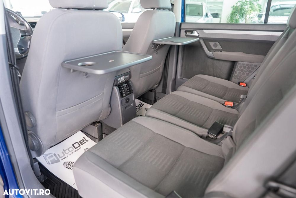 Volkswagen Touran - 22