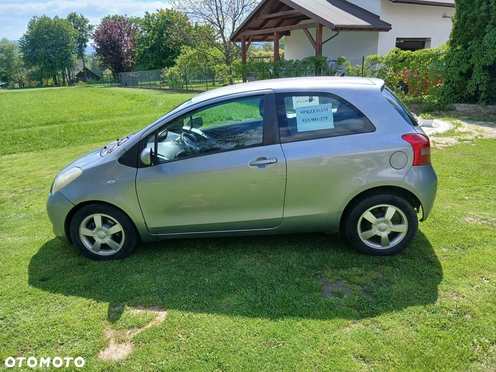 Toyota Yaris 1.3 Sol - 2