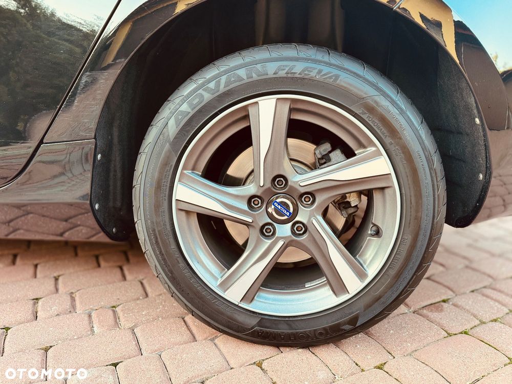 Volvo V40 D2 Drive-E R-Design Momentum - 9