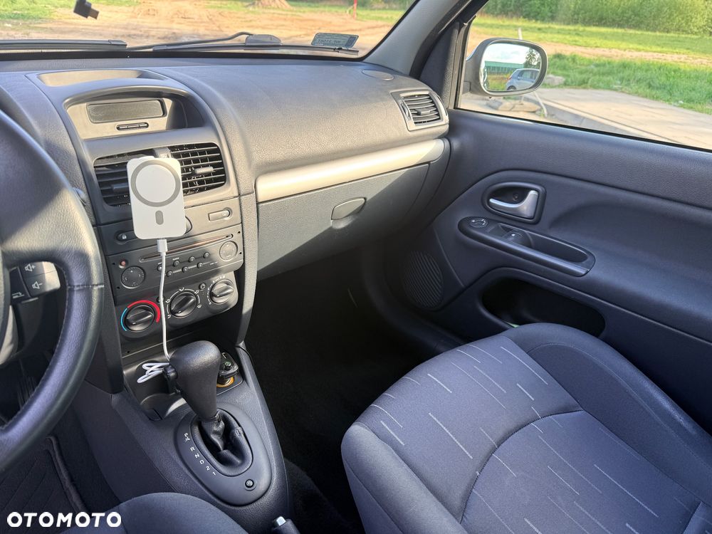 Renault Clio 1.4i RT 16V - 19