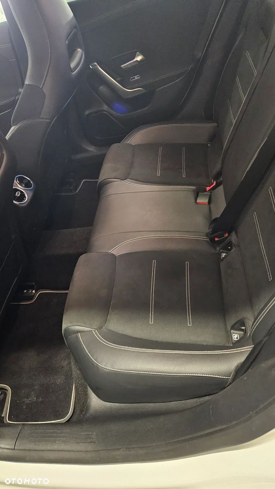 Mercedes-Benz CLA 220 d 4-Matic AMG Line 8G-DCT - 32