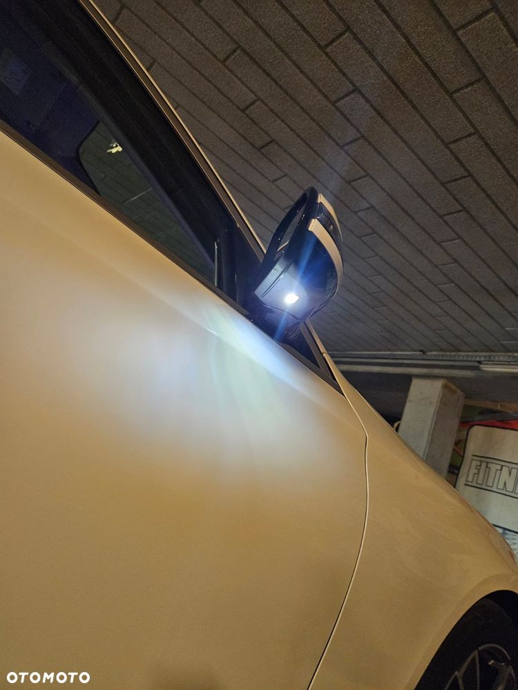 Mercedes-Benz Klasa E 220 d 9G-TRONIC - 10