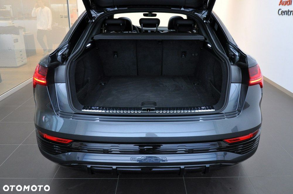 Audi Q8 Sportback e-tron - 11