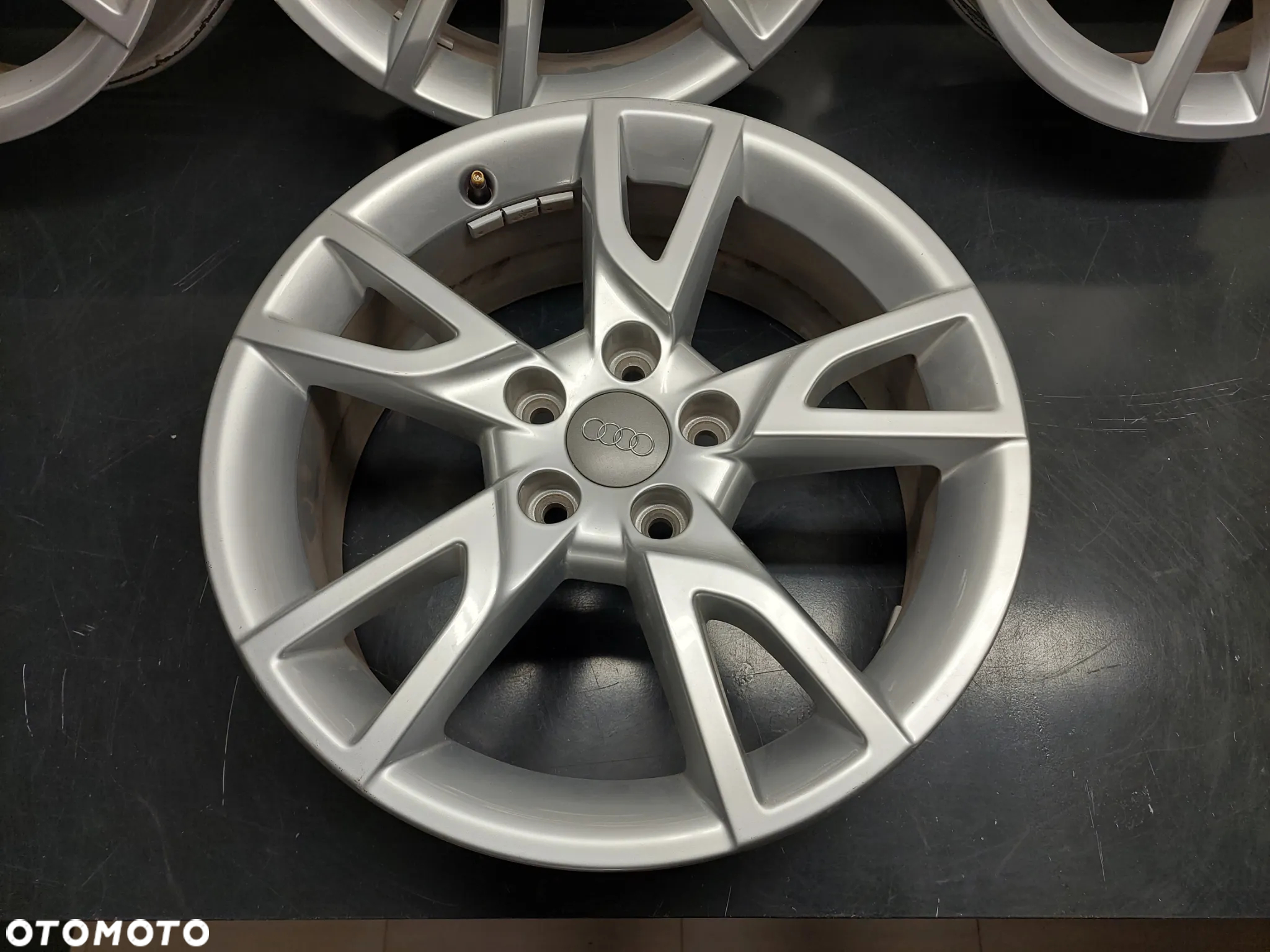 AUDI Q3 felgi aluminiowe 17'' 6.5Jx17H2 ET33 - 4
