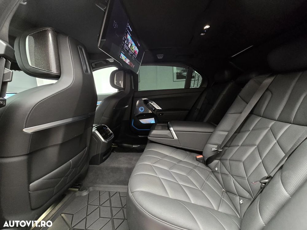 BMW Seria 7 740d xDrive MHEV - 27