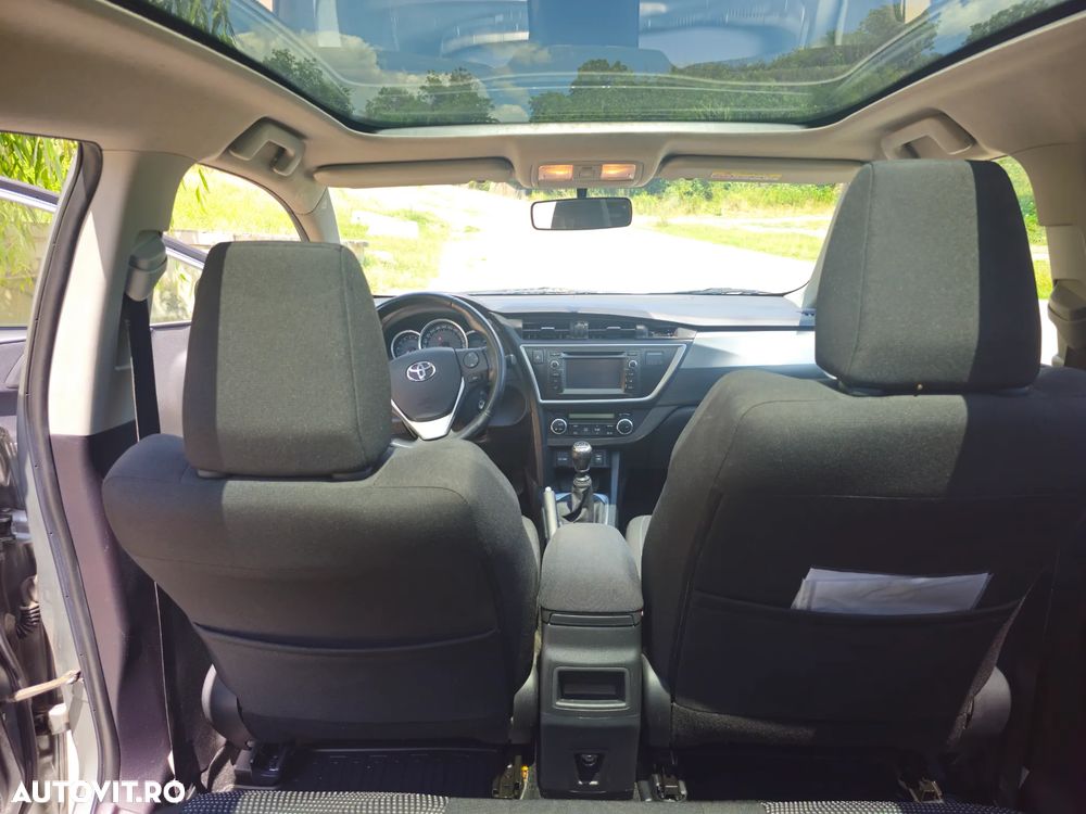 Toyota Auris 1.4 D-4D - 10