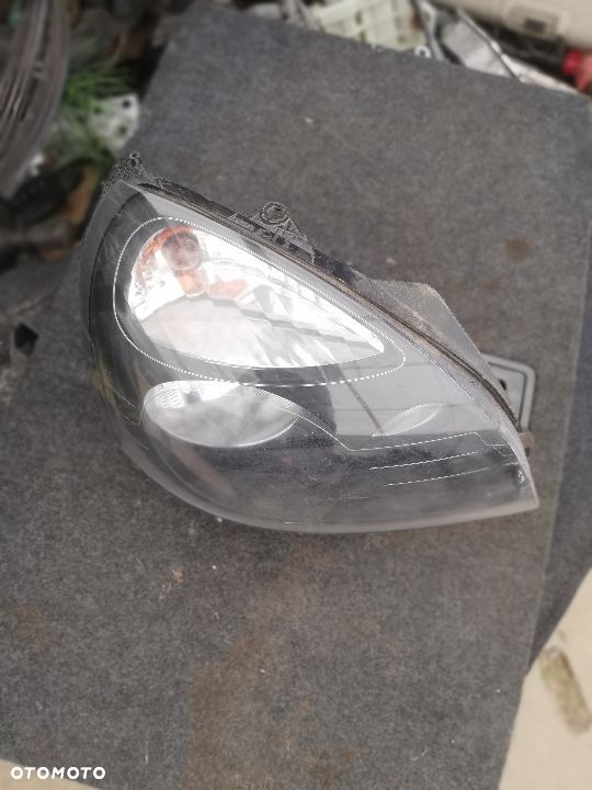RENAULT CLIO II LIFT LAMPA PRAWY PRZÓD EUROPA