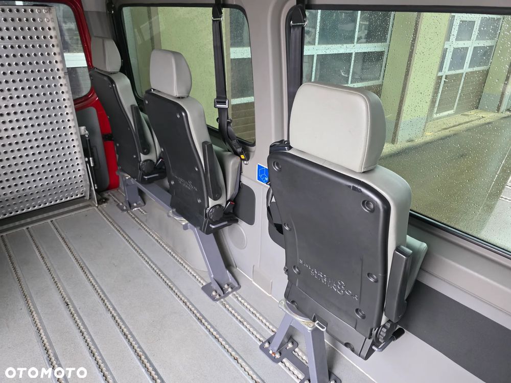 Mercedes-Benz Sprinter - 13