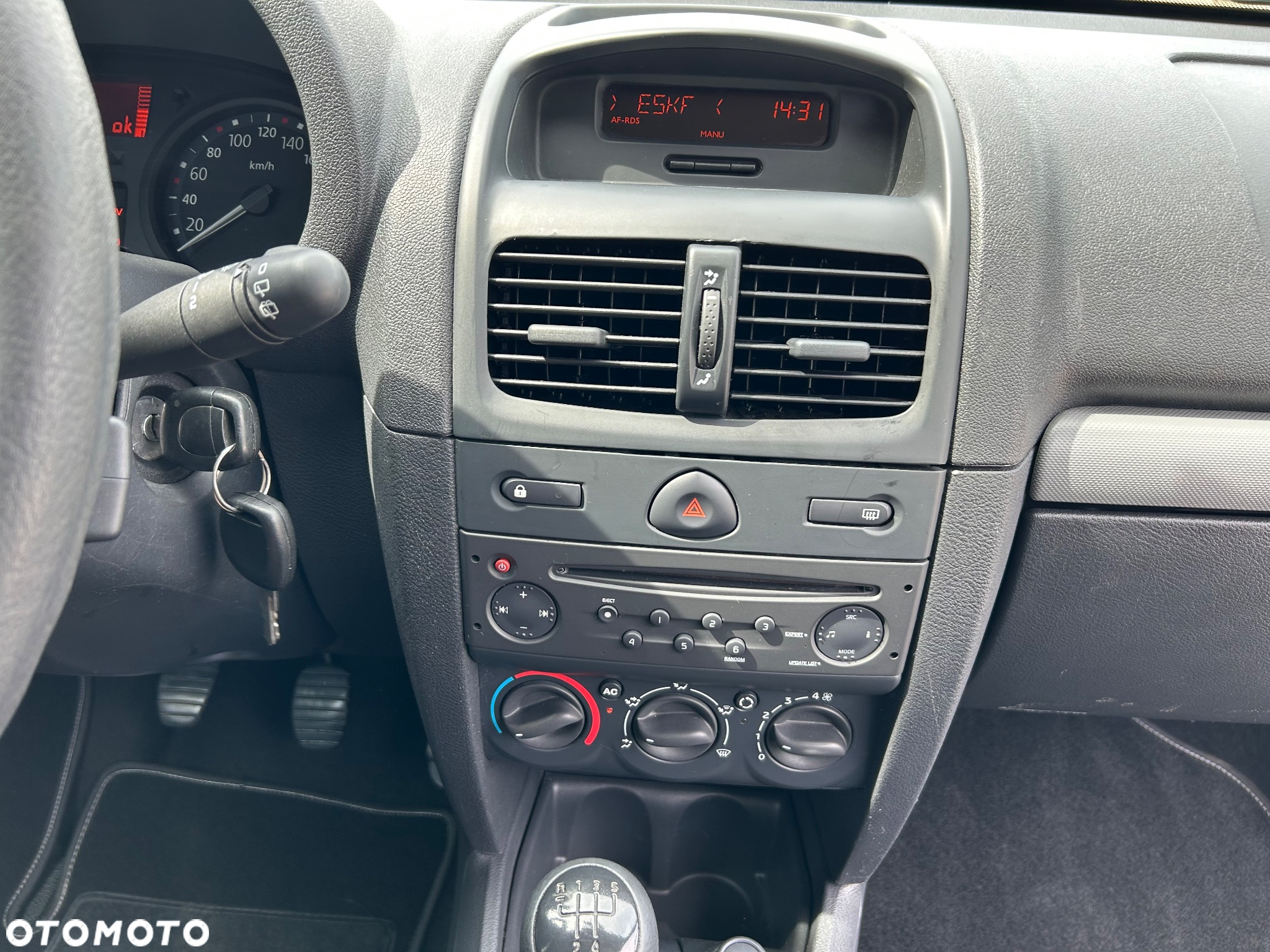 Renault Clio 1.2 16V Campus - 13